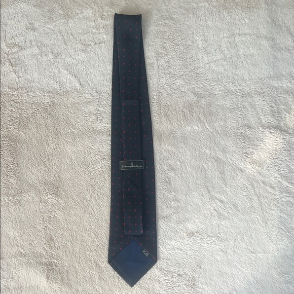 Ermenegildo Zegna 100% Silk Italy Navy Tie with Red Dots - Picture 6 of 9